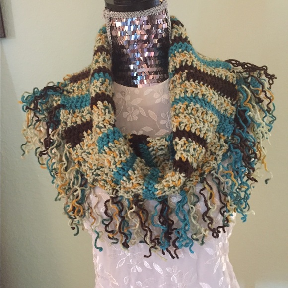 Crochet fringed cowl