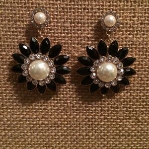Cool flower dangling earrings