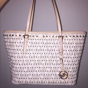 Trade with @chelle241 Do Not Buy