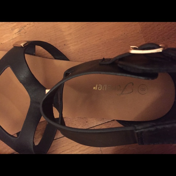 Sandals - Picture 2 of 4