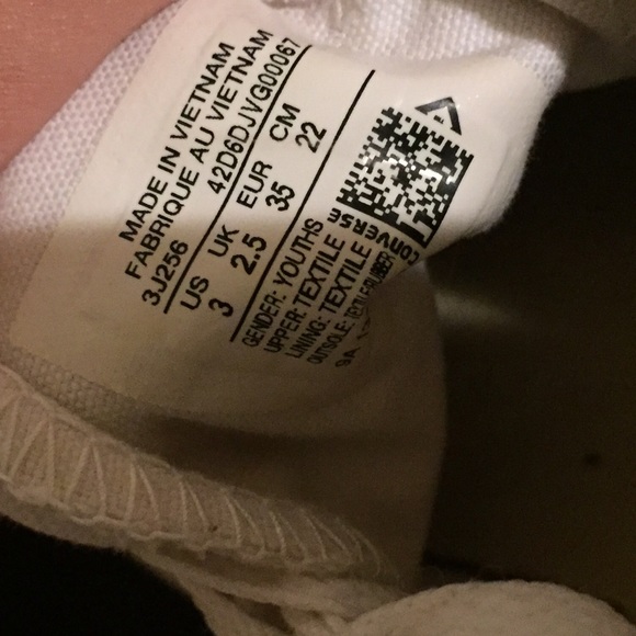 Converse - Picture 3 of 4