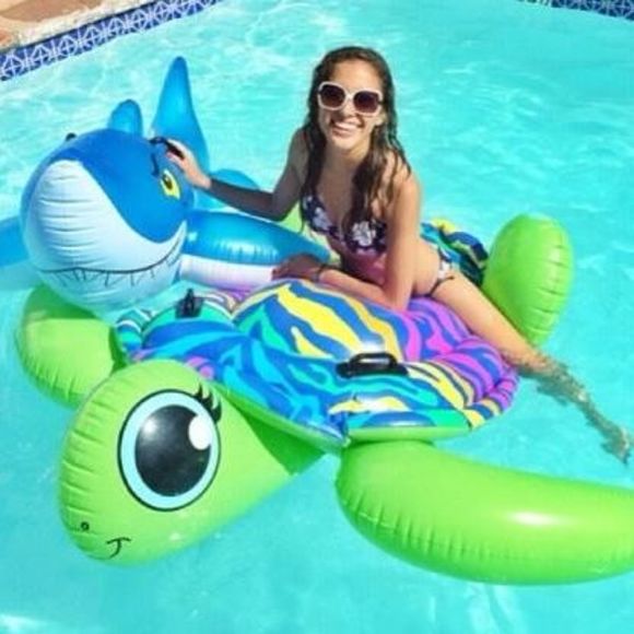 Meet your Posher, Itzel