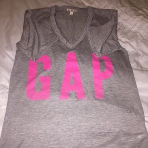 GAP logo V- Neck