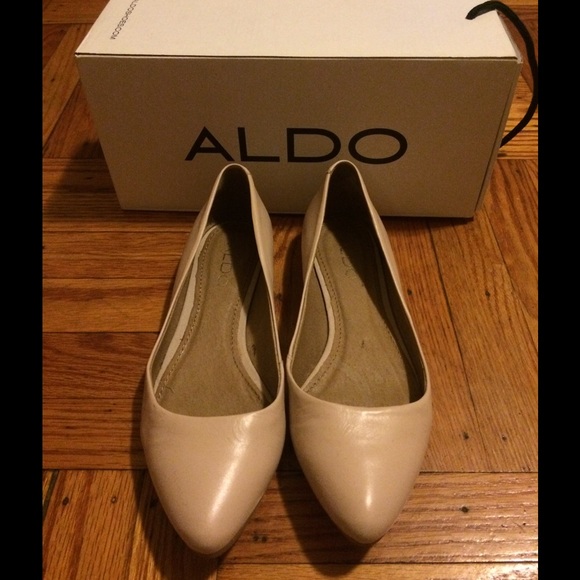24hr SALE🎉🎉 Aldo Beige leather flats