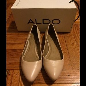 24hr SALE🎉🎉 Aldo Beige leather flats
