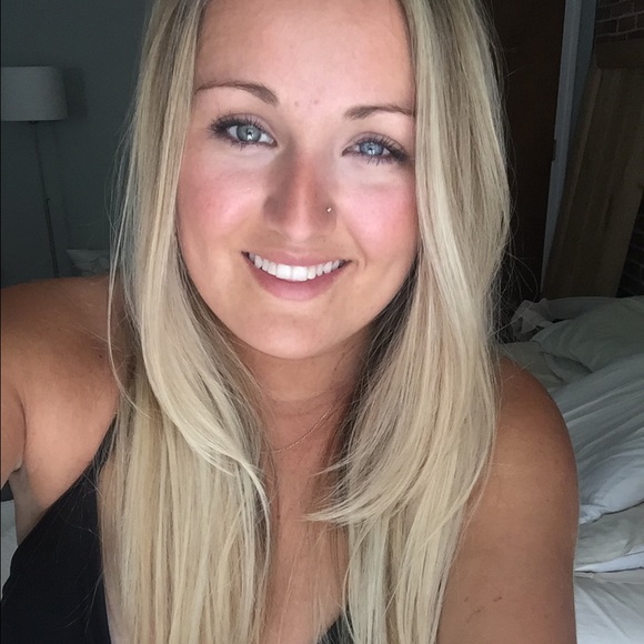 Meet your Posher, Caitlin - Picture 4 of 4