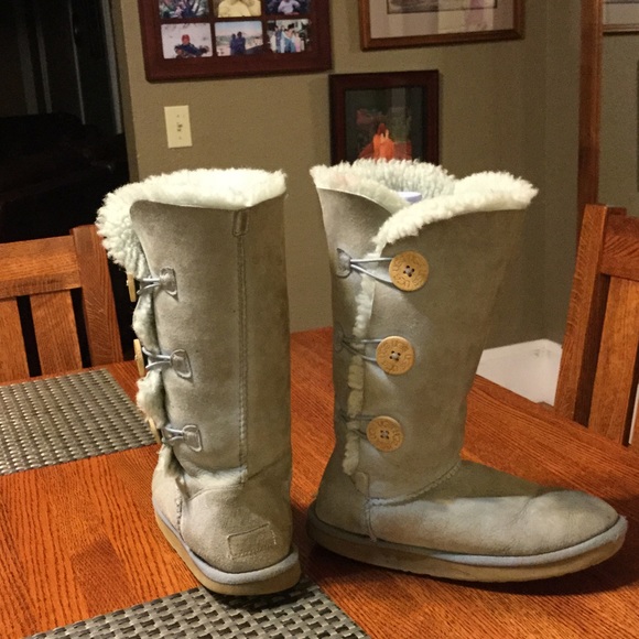 Baby blue uggs - Picture 1 of 3