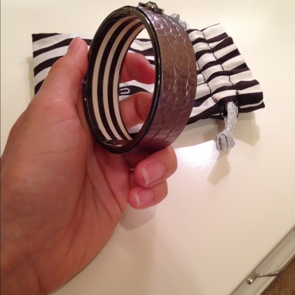Henri Bendel Bangle - Picture 3 of 3