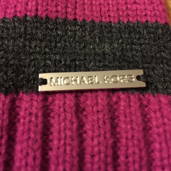 Michael Kors Fuchsia and dark Gray set - Picture 2 of 3