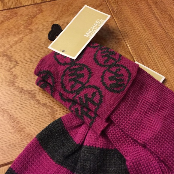 Michael Kors Fuchsia and dark Gray set - Picture 3 of 3