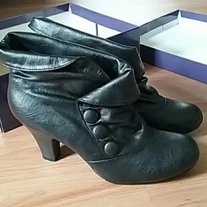 Madden Girl Skout Black Paris