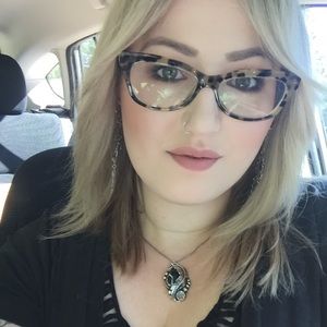 Meet your Posher, Nina
