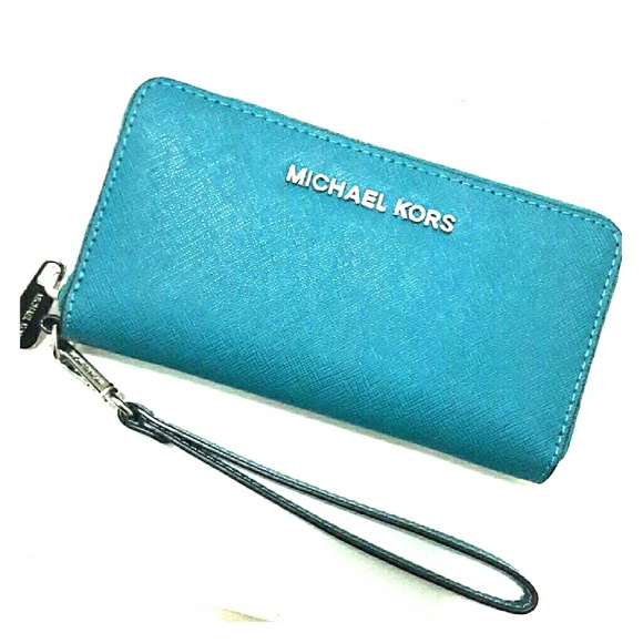 NWOT Aqua MK Wallet