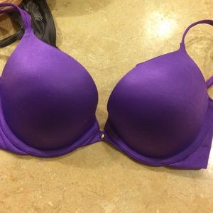 Victoria's Secret very sexy push-up bra. Size 32D