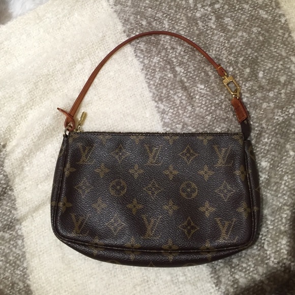 Authentic Louis Vuitton Pochette