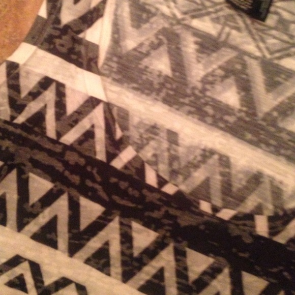 Super soft! Aztec/tribal print tanktop - Picture 2 of 4