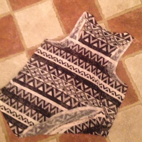 Super soft! Aztec/tribal print tanktop - Picture 3 of 4