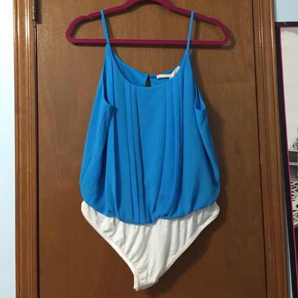 🎉HP🎉 Guess bodysuit