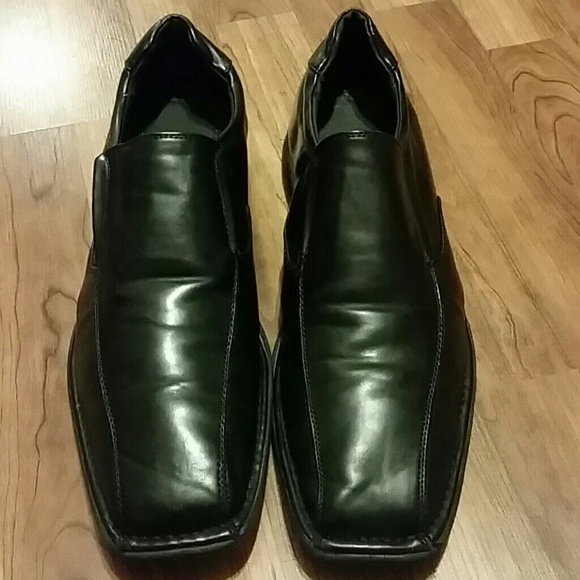Men's black dress shoes