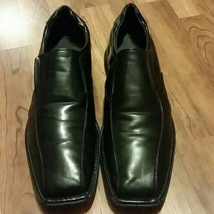 Men's black dress shoes