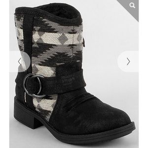 Roxy Booties