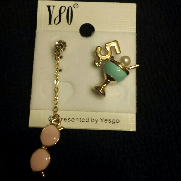 'It's 5 o'clock somewhere' mismatch earrings