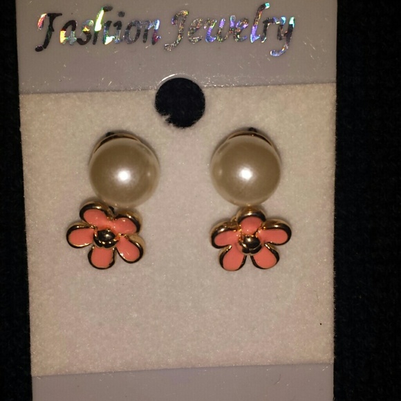 2 sets of earrings