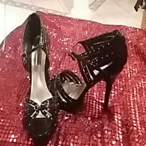 Heels - Picture 3 of 4