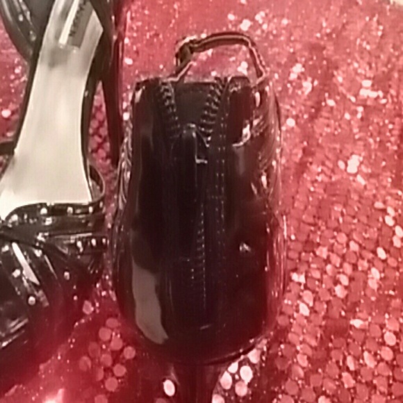 Heels - Picture 4 of 4