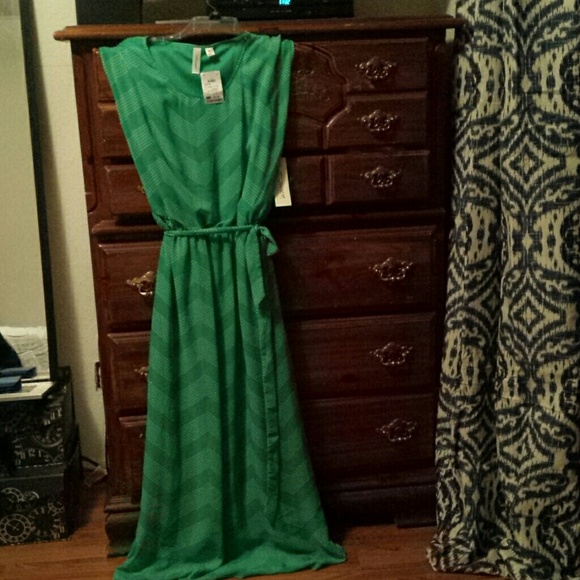 Maxi dress, chevron print, sash belt