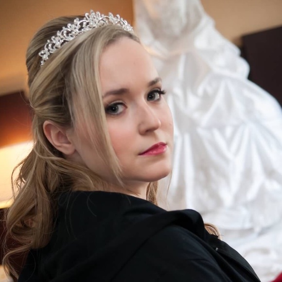Meet your Posher, Katee - Picture 1 of 1