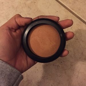 Mac "give me sun" bronzer.