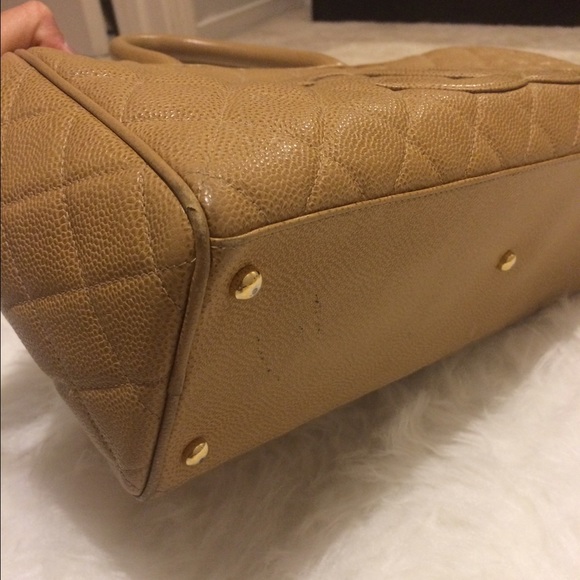 Chanel vintage bowling bag (more pics in closet) - Picture 3 of 4
