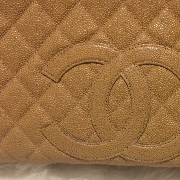 Chanel vintage bowling bag (more pics in closet) - Picture 4 of 4