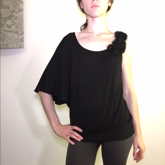 ⚡️CLEARANCE⚡️Forever 21 Black Asymmetrical Top