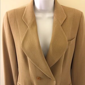 Giorgio Armani beige blazer jacket! Size 8.