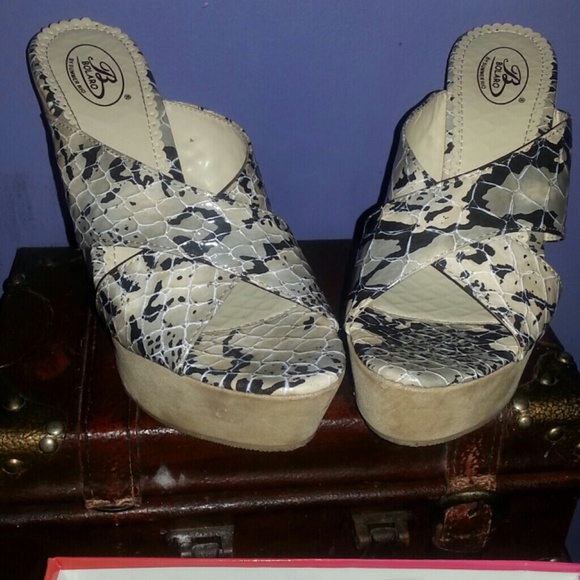 Sandals - Picture 2 of 3