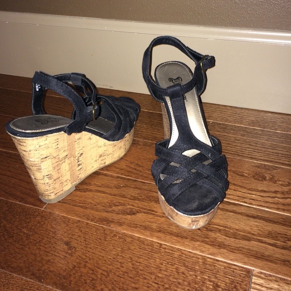 Shoes - Picture 2 of 2
