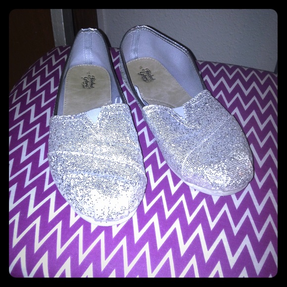 Silver glitter slip-on flats