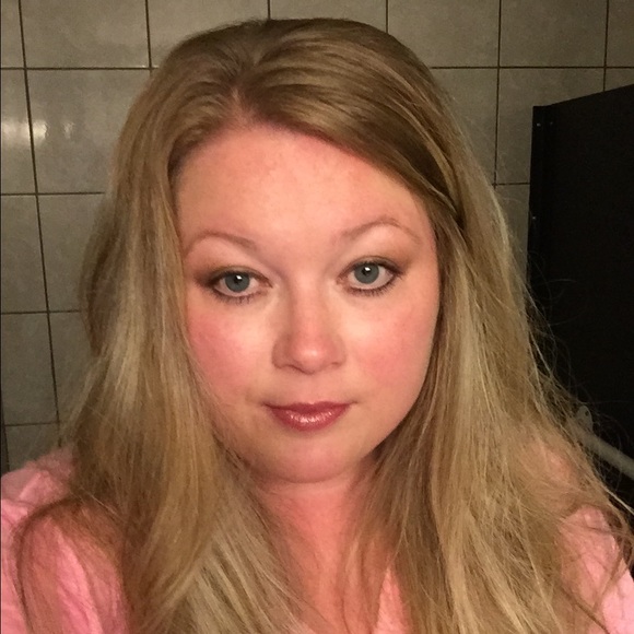 Meet your Posher, Jennifer - Picture 1 of 1