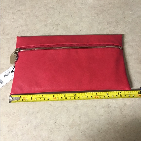 Red clutch - Picture 3 of 4