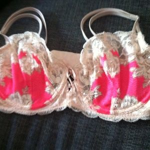 New without tags Victoria's Secret 34D bras.