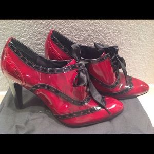RED PATENT LEATHER BOOTIES