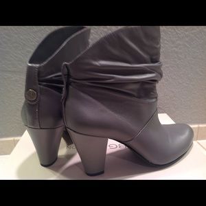 BCBGeneration LEATHER ANKLE BOOTS