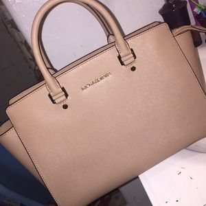 🚫SOLD🚫MICHAEL KORS LG SELMA DARK KHAKI