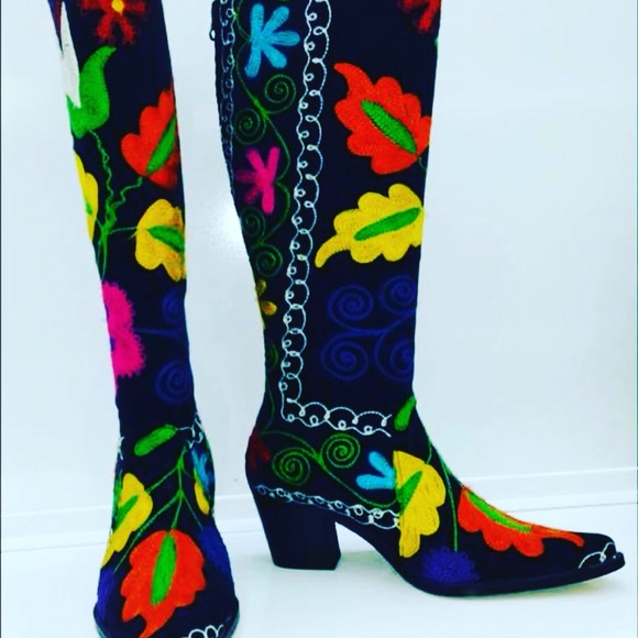 We are selling unique lady boots & Shoes