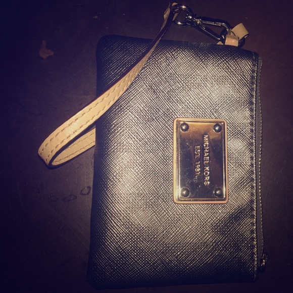 Michael kors wristlet