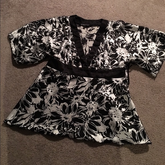 Beautiful black and white floral kimono blouse