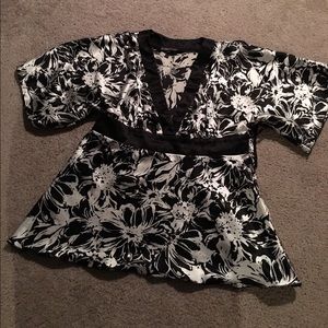 Beautiful black and white floral kimono blouse