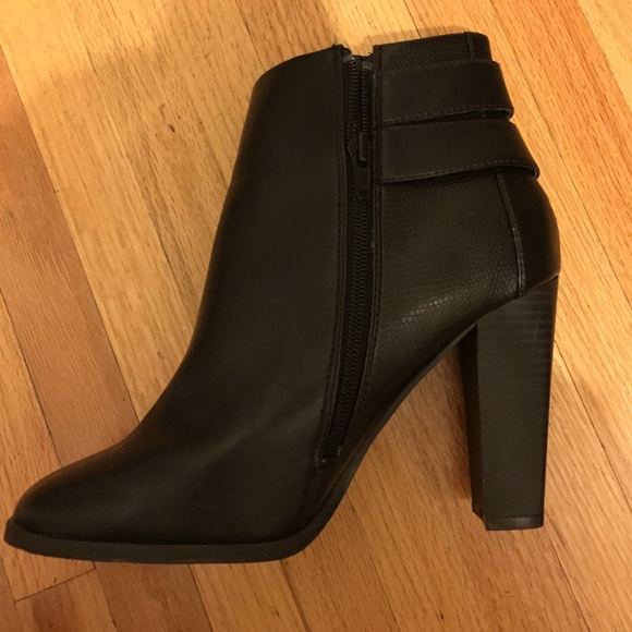 Black heeled forever twenty one boots